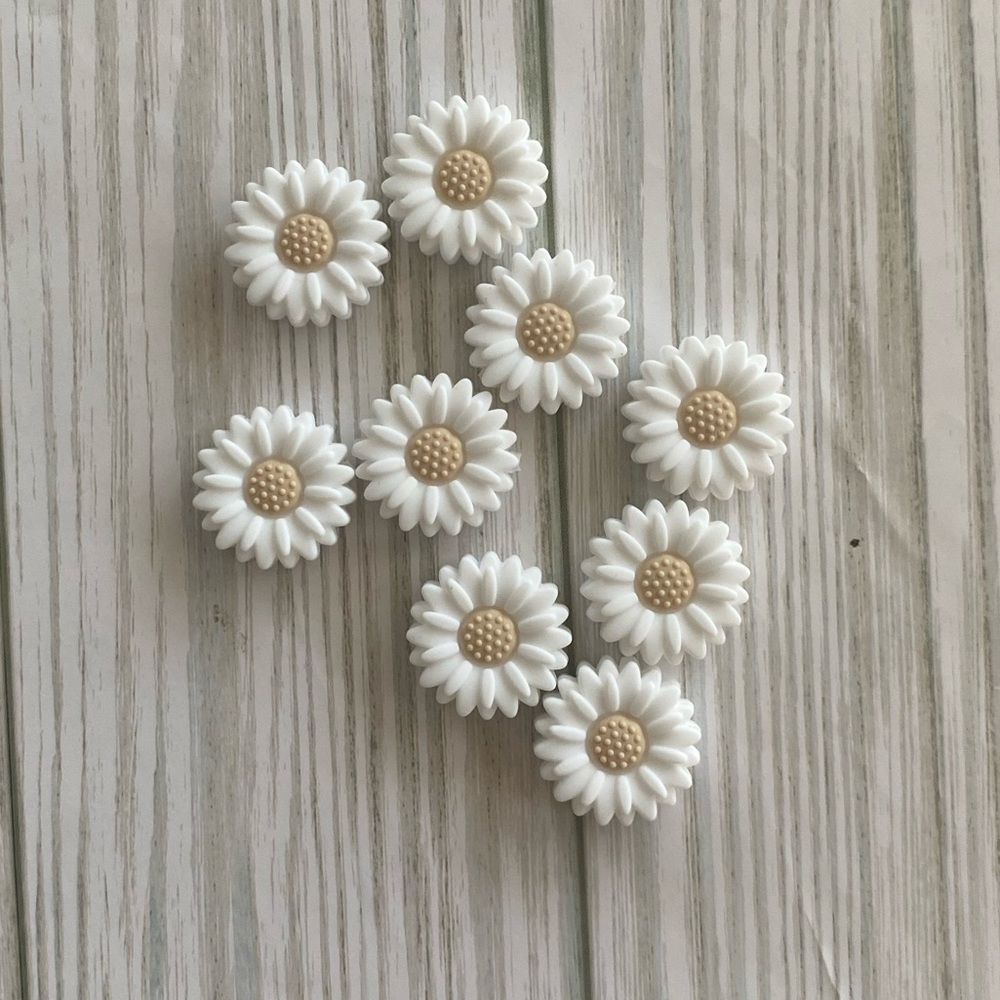 9 PIECES Silicone Sunflower / Daisy Beads